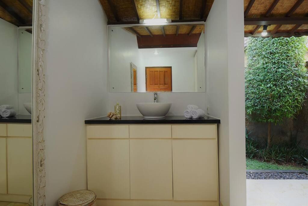Tropical Oasis, Villa Mimba ซานูร์ ภายนอก รูปภาพ