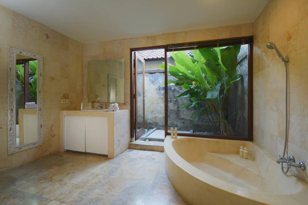 Tropical Oasis, Villa Mimba ซานูร์ ภายนอก รูปภาพ